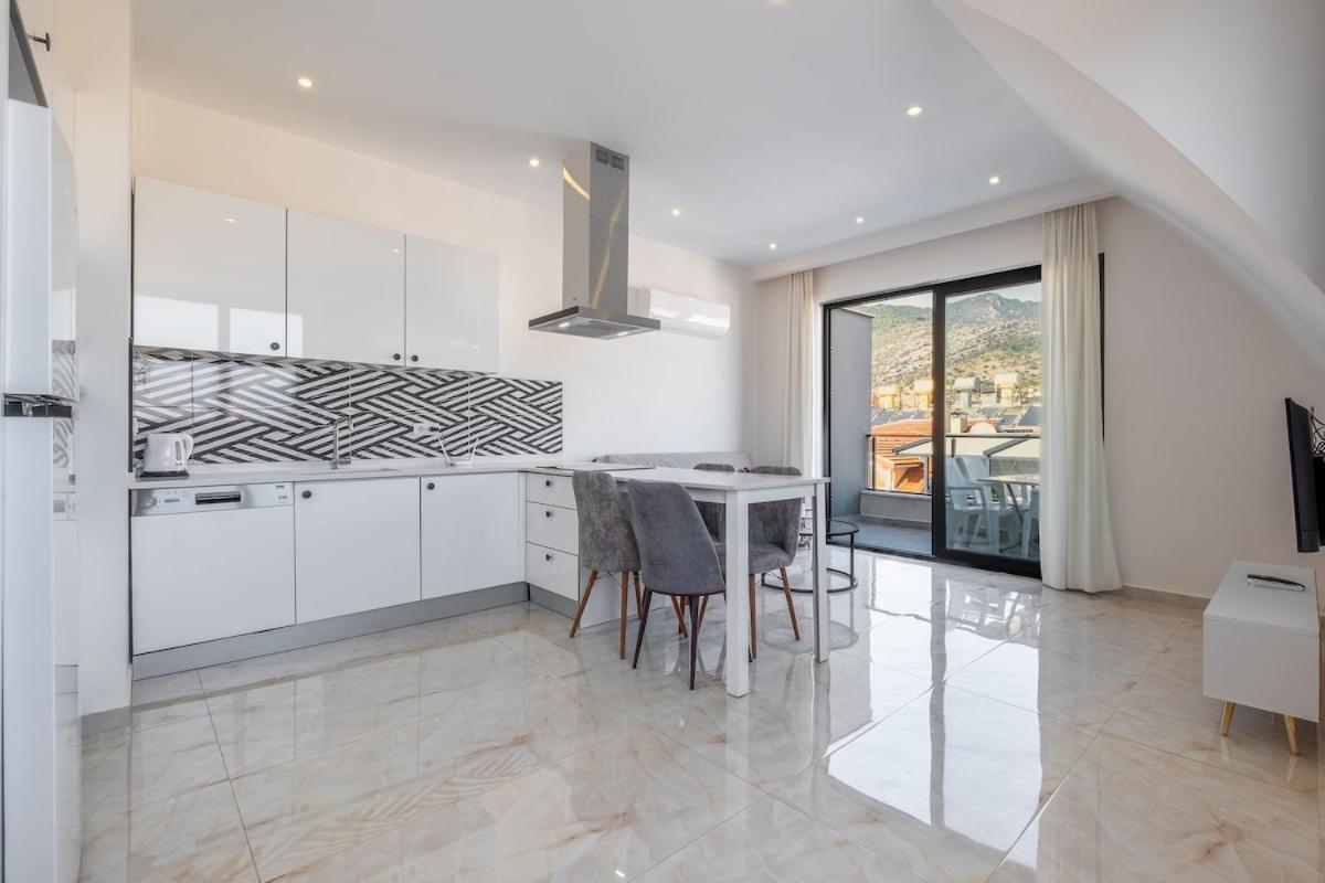 Duplex In The Heart Of Cleopatra, 200m To The *
