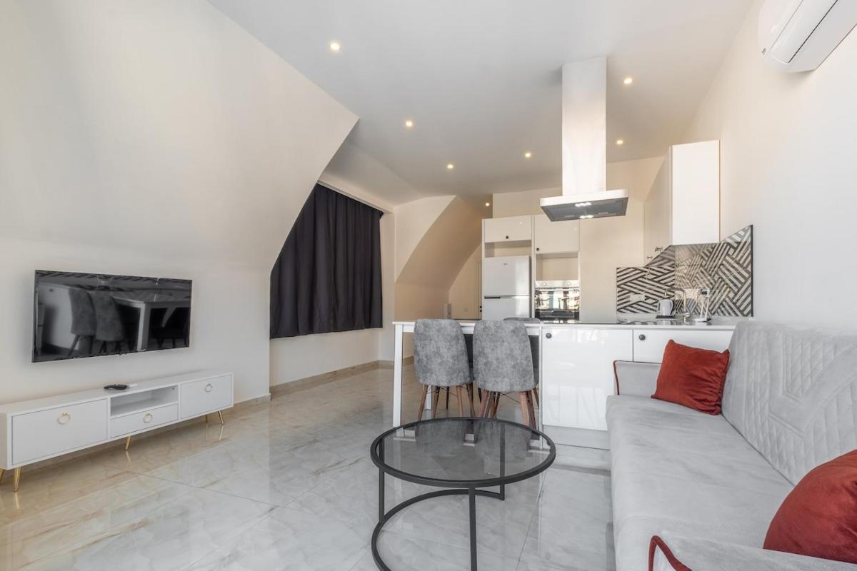 Duplex In The Heart Of Cleopatra, 200m To The Daire Alanya