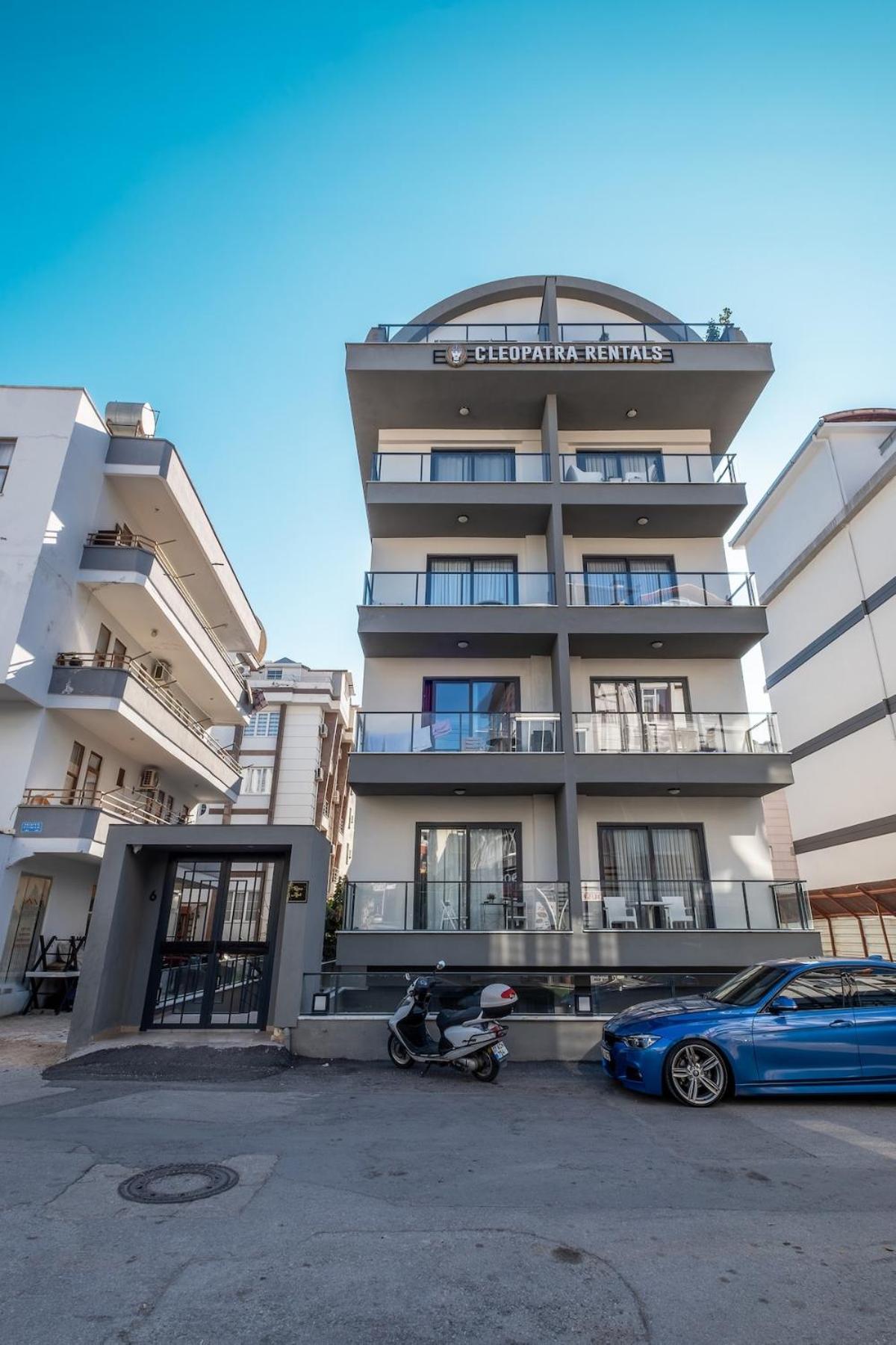 Duplex In The Heart Of Cleopatra, 200m To The Daire